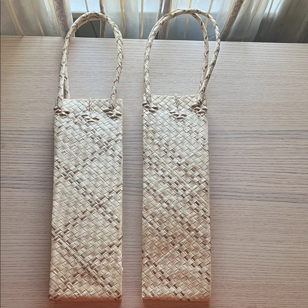 Chic Woven Wine Bottle Carriers in Natural Tan